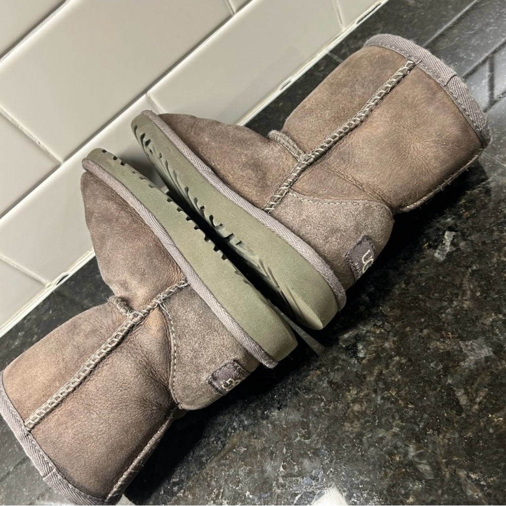 UGG | TODDLER CLASSIC ll UGGS GREY SZ 9 - Picture 7 of 10